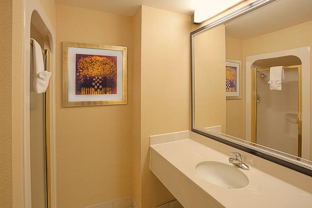Quality Inn & Suites- Valparaiso Phòng bức ảnh