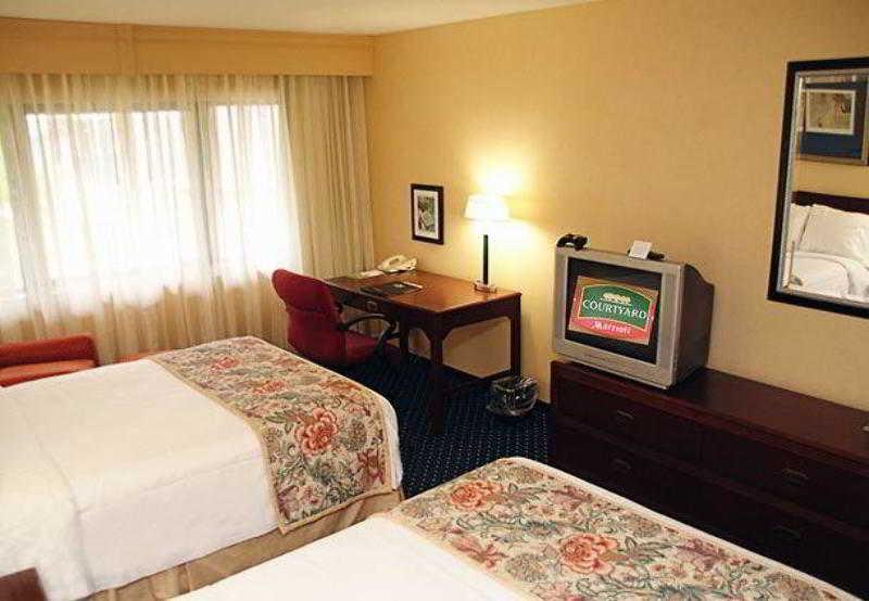 Quality Inn & Suites- Valparaiso Phòng bức ảnh