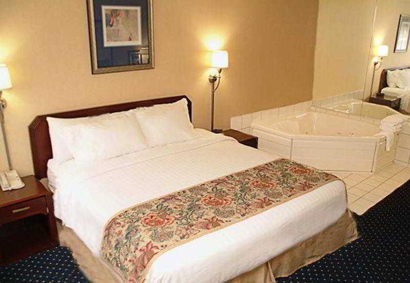 Quality Inn & Suites- Valparaiso Phòng bức ảnh